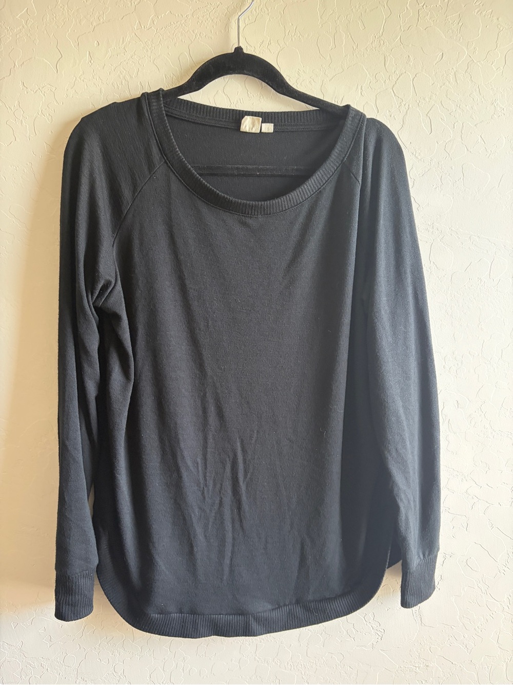 GAP Black Long Sleeve Scoop Neck Tee